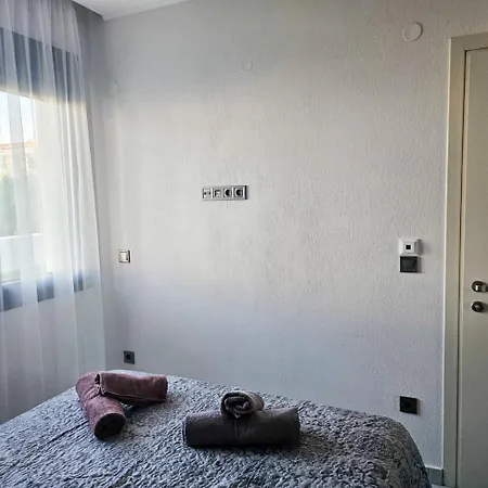 Apartment Serenade *