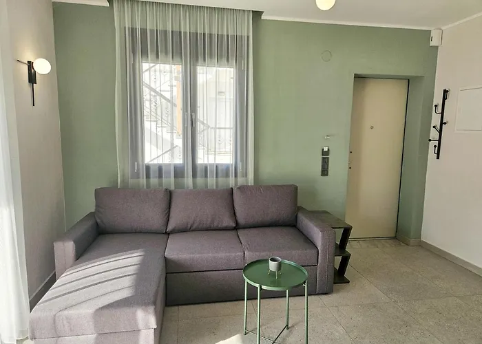 Serenade Apartment *