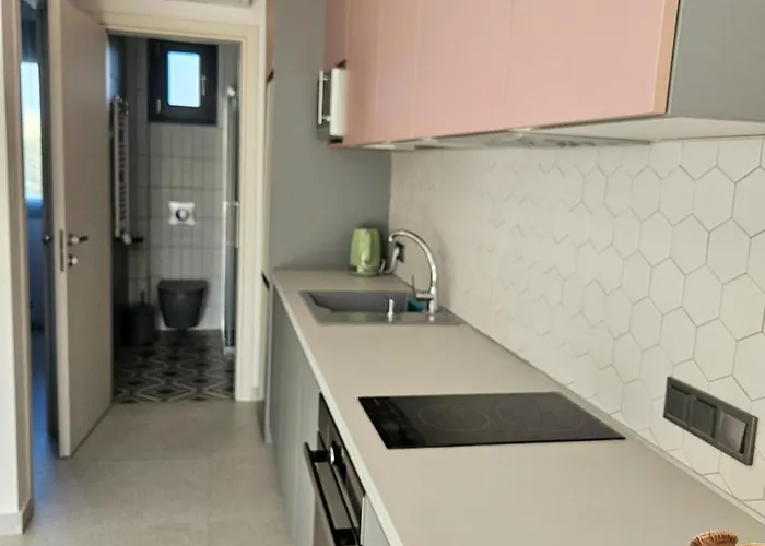 Serenade Apartment *