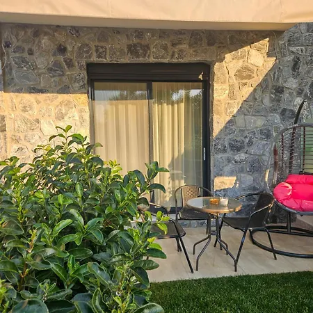 아파트 Serenade 네아 모우다니아